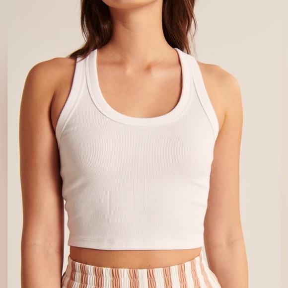 NWT 🆕 Abercrombie & Fitch Black Essentials Scoop Neck Tank - Picture 6 of 8